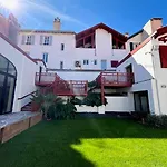Lägenhetshotell Kemaris 3*
