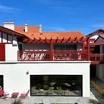 Kemaris Lägenhetshotell