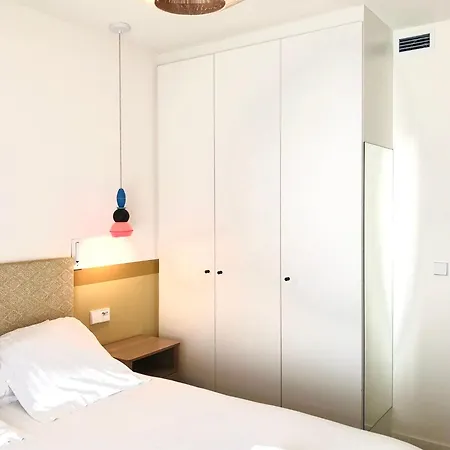 Kemaris Aparthotel