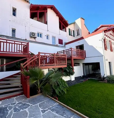 Lägenhetshotell Kemaris 3*