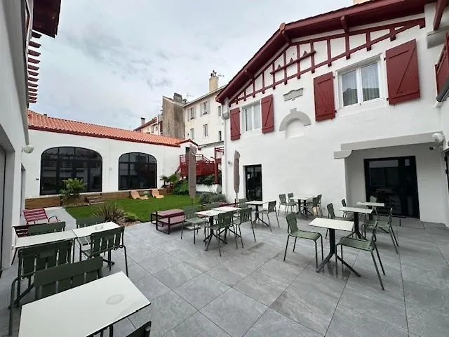 Kemaris 公寓式酒店 3*